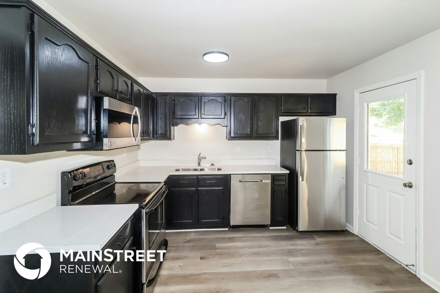 Building Photo - 10626 Oak Leaf Dr