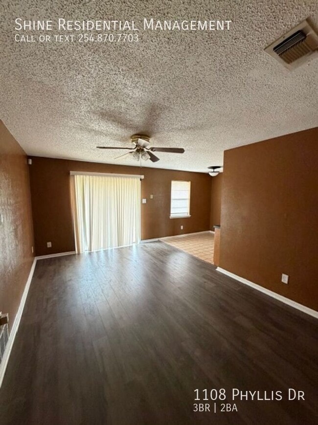 Building Photo - 1108 Phyllis Dr