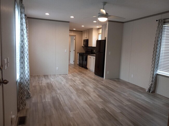 Building Photo - 44 Canal Dr