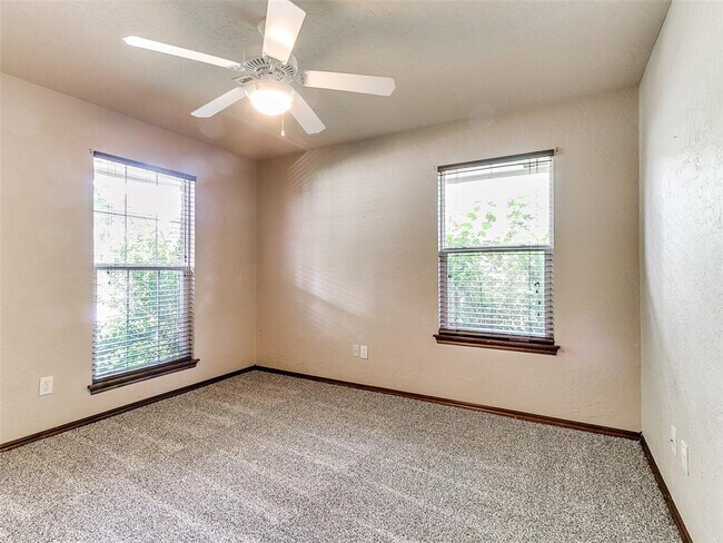 Building Photo - 309 E Richmond Terrace