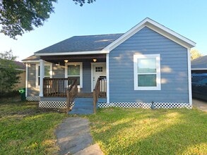 Building Photo - 210 Olive Ave