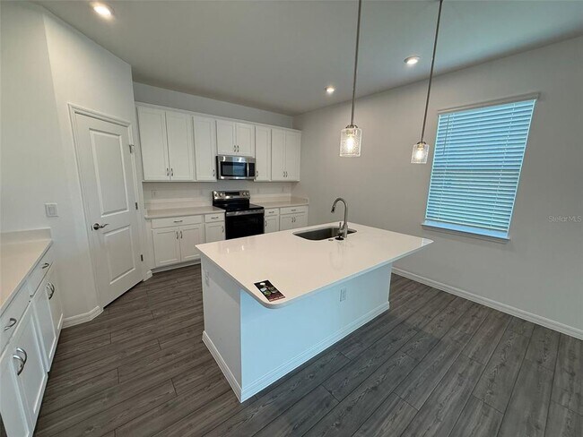 Building Photo - 3565 Dahlia Dr