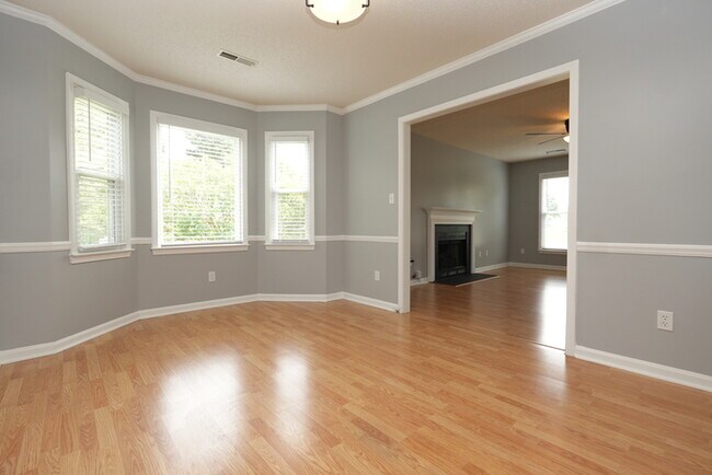 Building Photo - Charming 3-Bedroom, 2-Bathroom Home Perfec...