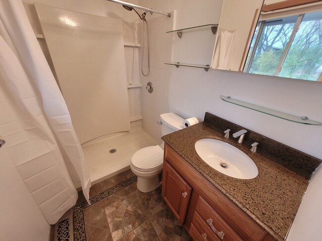 Building Photo - 364 N Everett Dr
