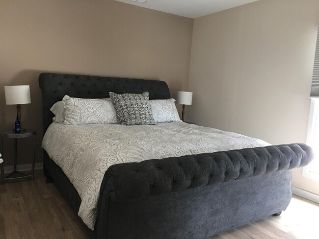 Building Photo - 330 S Main St