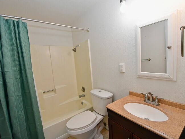 Building Photo - 10005 Sagewood Dr