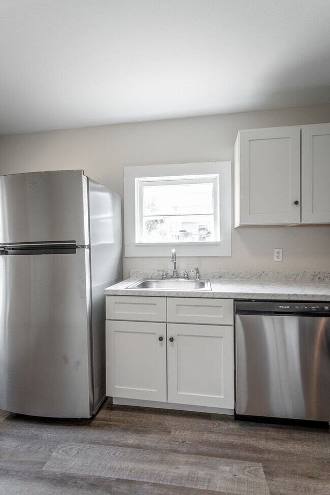 Building Photo - 2 Bedroom Home Just Off Main Street in Mill Town