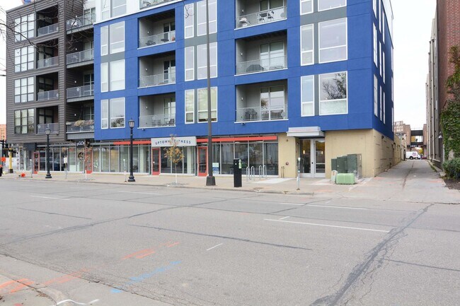 Primary Photo - Modern 2-Bedroom Apartment with Private Pa...