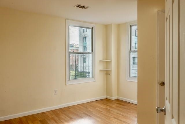 Building Photo - 559 Newark Ave