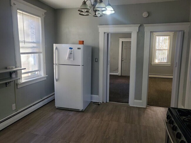 Building Photo - 155 Shaw St