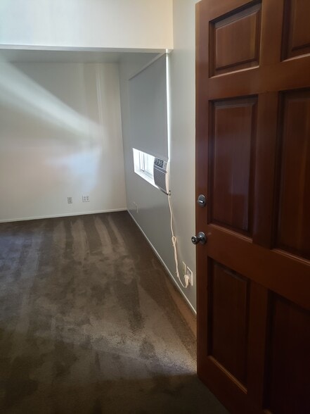 Building Photo - 10438 Irma Ave