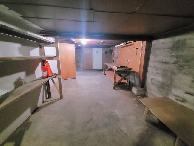 Building Photo - Spacious Unique Home in Central Location