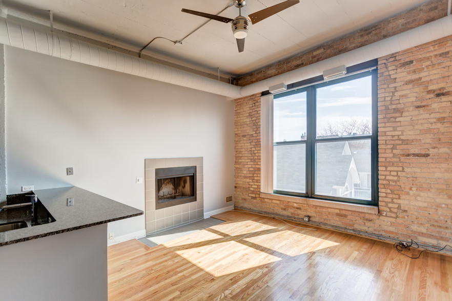 Living Room - Sheffield Lofts - 3110 N Sheffield Ave