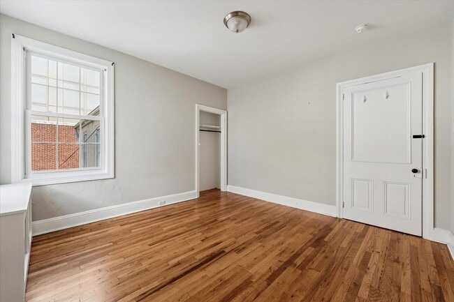 Building Photo - Updated 2BR Apartment in the Heart of West...