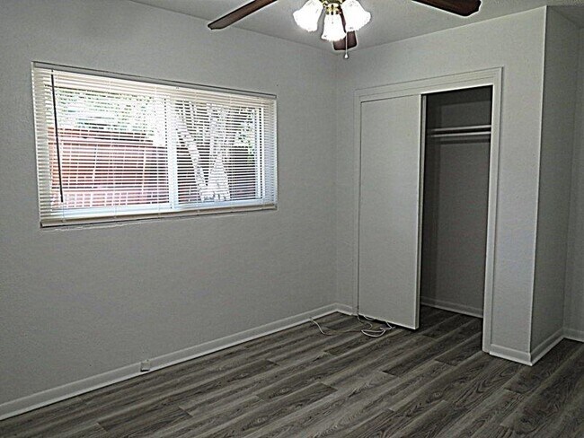 Building Photo - 1714 Hall Dr