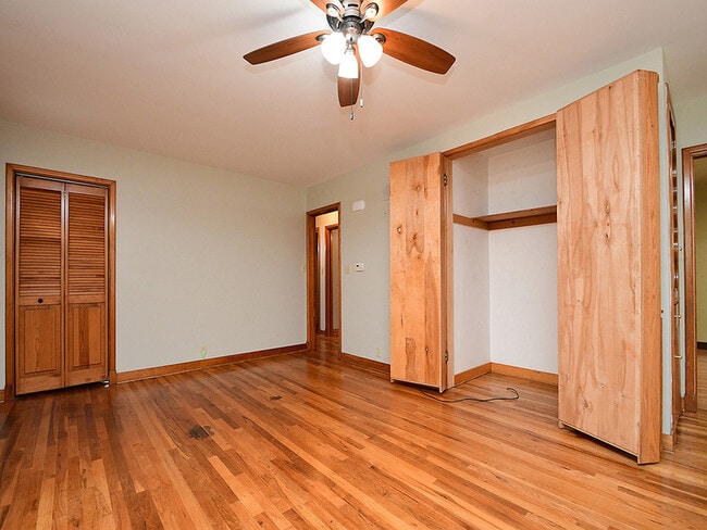 Building Photo - 405 E 5th St