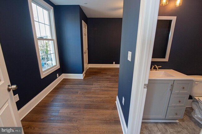 Building Photo - 106 Colonial Ct