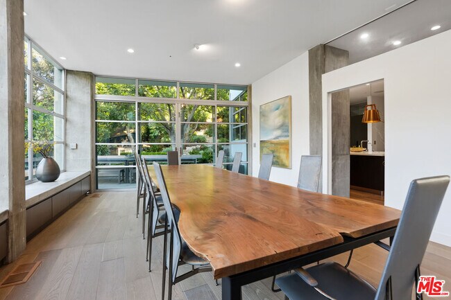 Building Photo - 7700 Willow Glen Rd