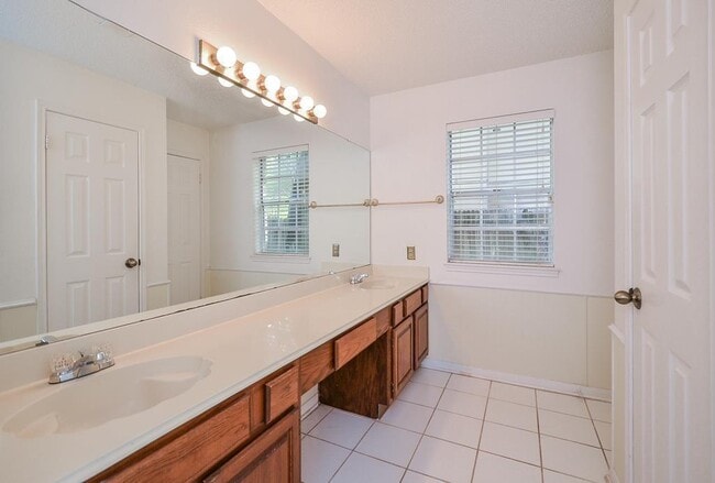 Building Photo - 7807 Maple Brook Ln