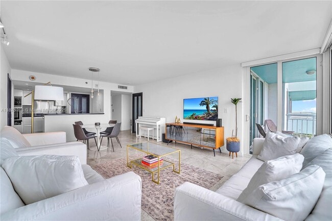 Building Photo - 400 South Pointe Dr