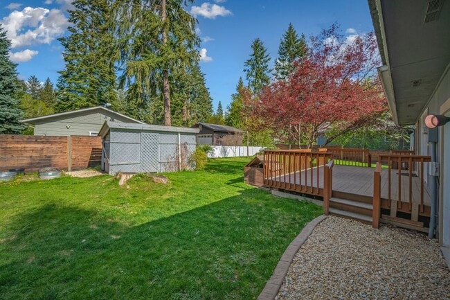 Building Photo - Emerald Estates 4 bed 2 bath with fenced yard