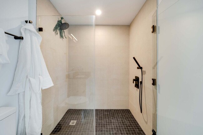 Building Photo - 225 N Miami Ave