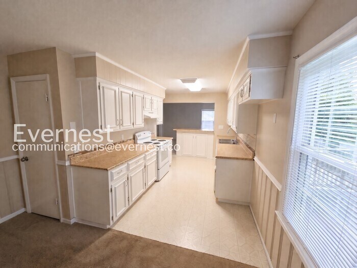 Building Photo - 2904 N Chippewa Dr