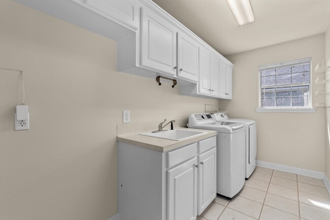 Building Photo - 5814 Gold Crest Dr