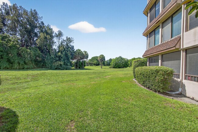 Building Photo - 4770 Fountains Dr S