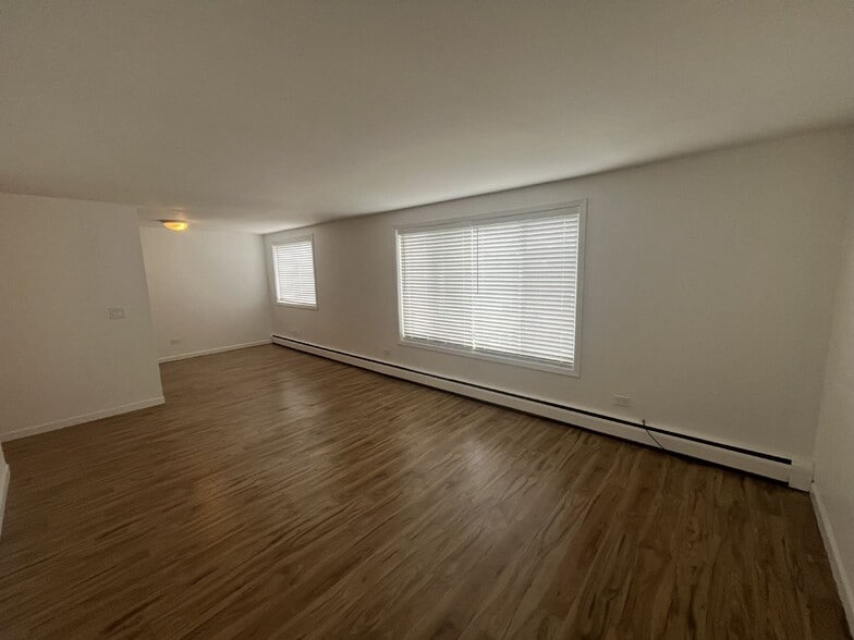 Building Photo - 5680 N Elston Ave