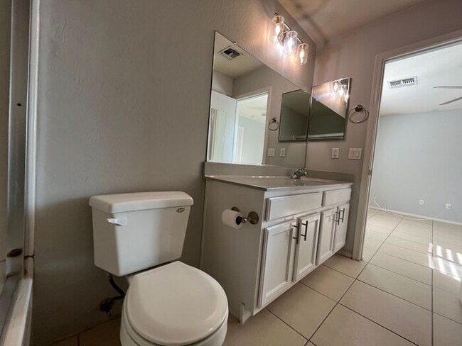 Building Photo - READY TO VIEW NOW! Gorgeous 3 Bed 2 Bath i...