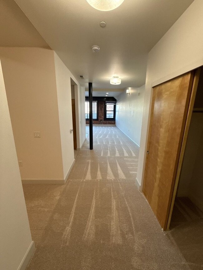 Building Photo - 160 Liberty St NE