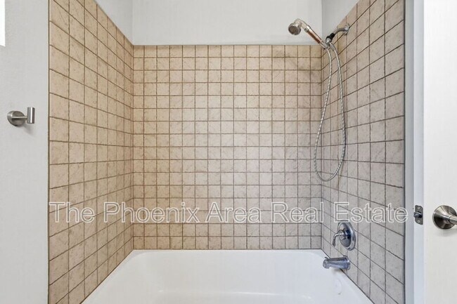 Building Photo - 4425 E Douglas Ave