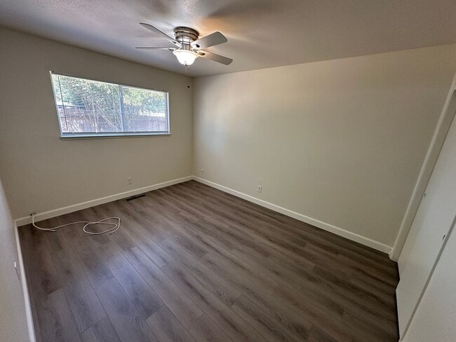 Building Photo - 1321 Palomar Way