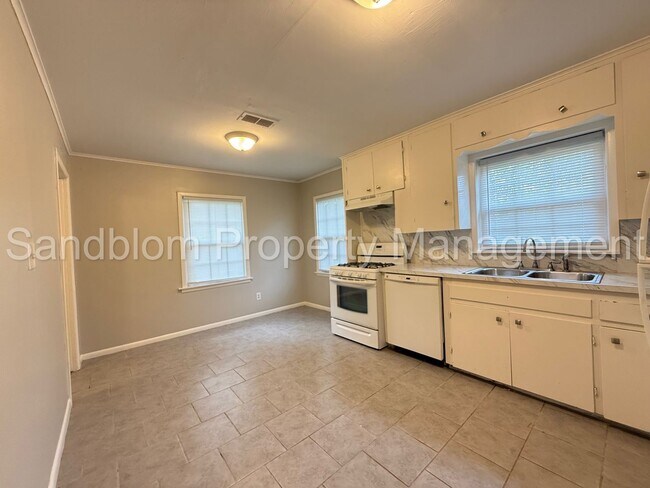 Building Photo - For Lease | Tulsa | Available Now!