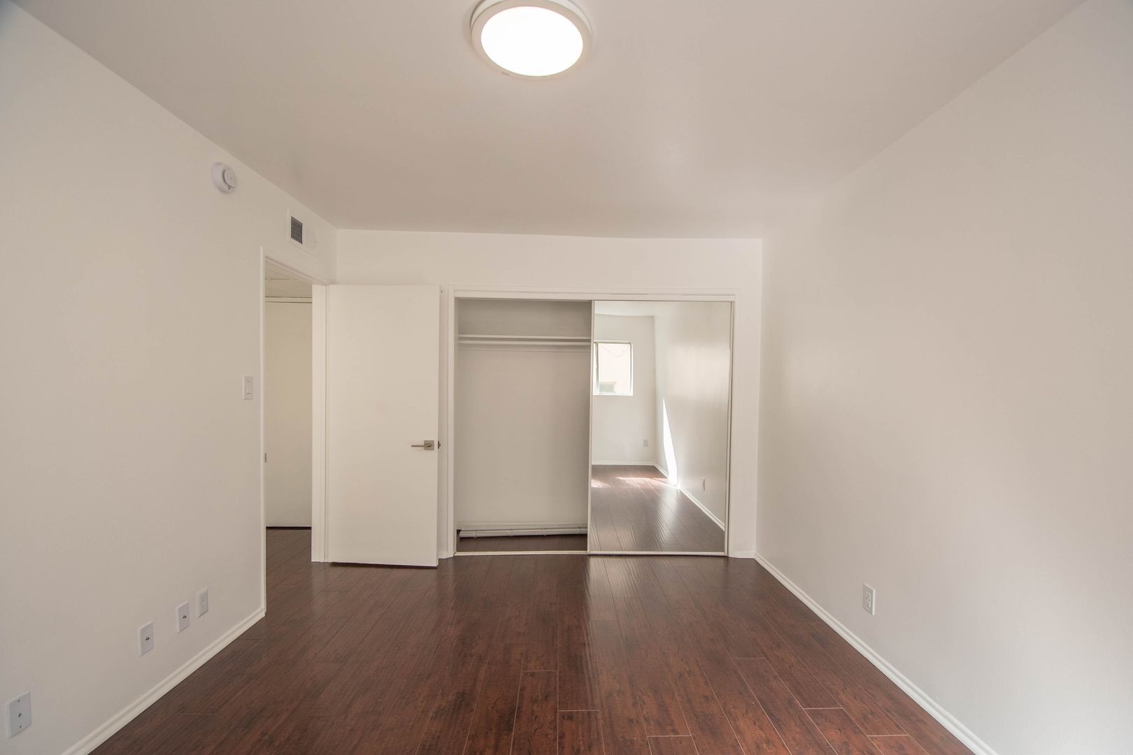 Building Photo - 14706 Dickens St