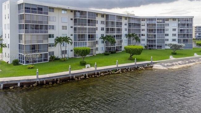 Building Photo - 3030 Marcos Dr