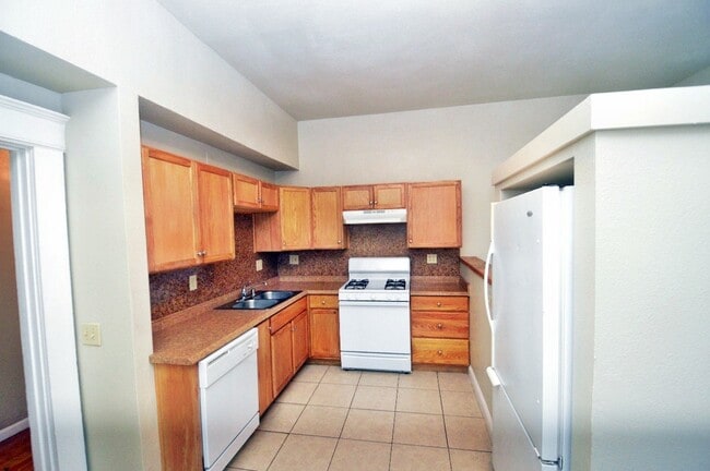 Building Photo - 642 W 3rd St