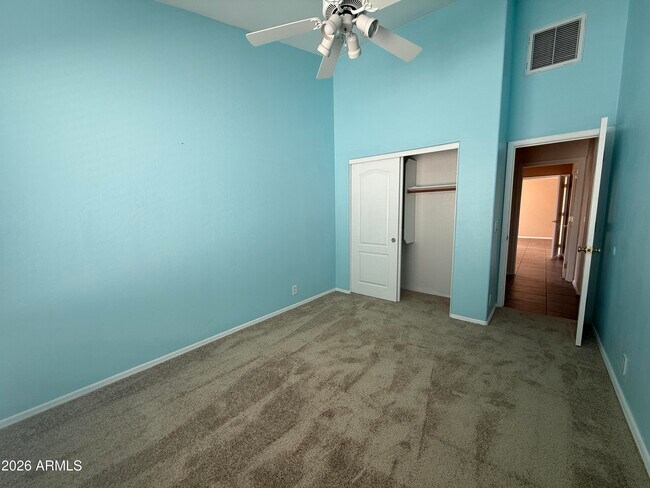 Building Photo - 8136 W Laurel Ln