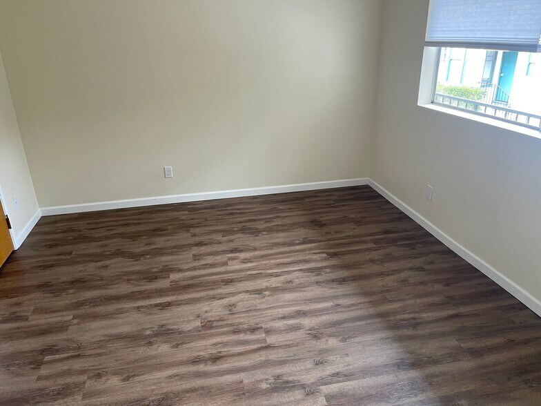 Master Bedroom - 1524 Garden St