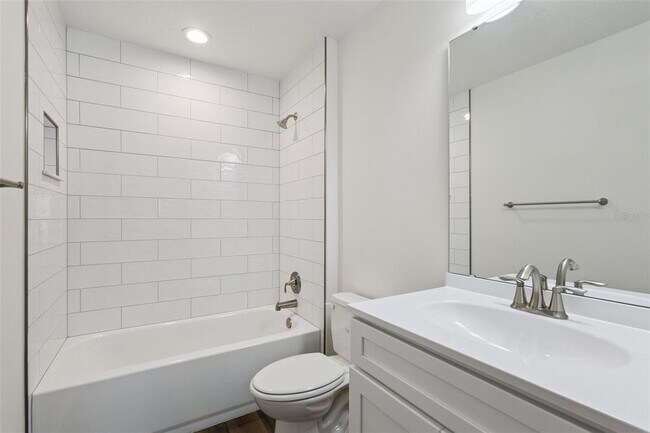 Building Photo - 1073 N Rockingham Ave