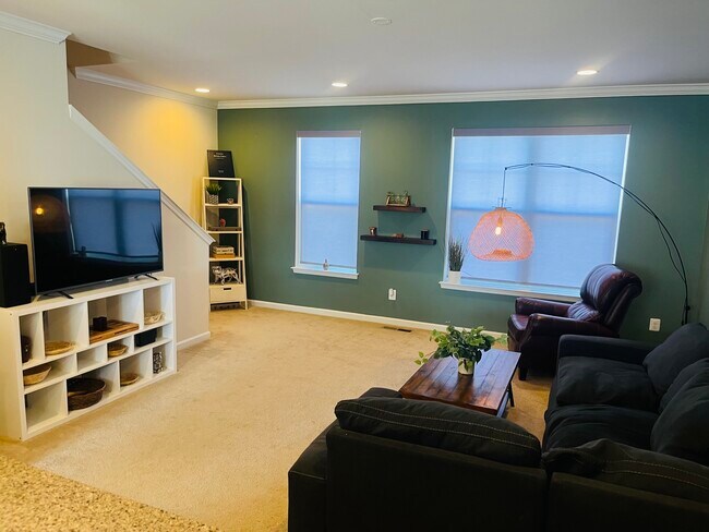 Building Photo - 103 Poinsettia Way