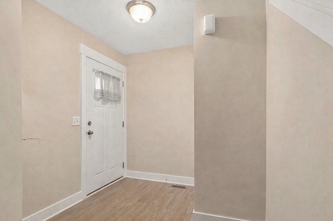 Building Photo - Immaculate 3 bed/3.5 bath home in Caledonia