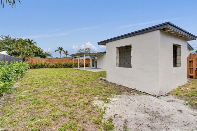 Building Photo - 4BR Corner Home (4th from FL Room) | No HOA | Large Fenced Yard | Move-In Ready