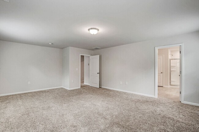 Building Photo - 205 Wilbur Lake Dr
