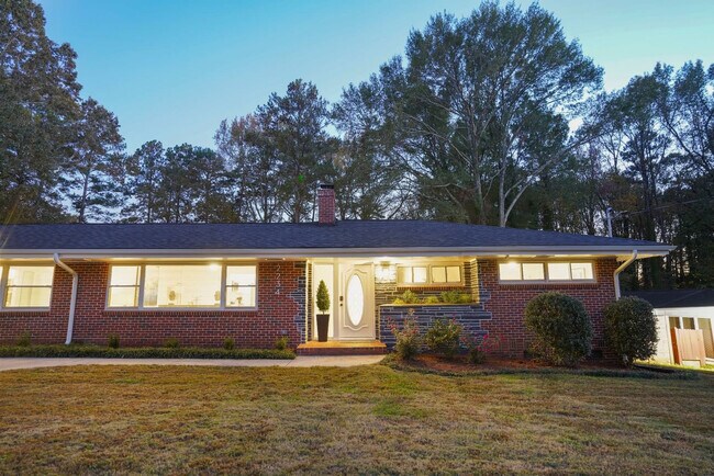 Building Photo - 2234 Edgemore Dr SE