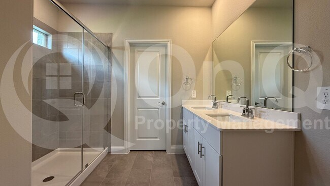 Building Photo - 685 Briar Dr