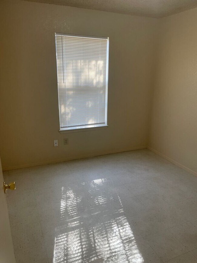 Building Photo - 3536 S Littlejohn Ave