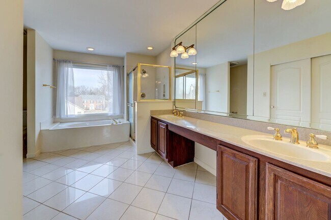 Building Photo - 600 Arbor Gln Ct
