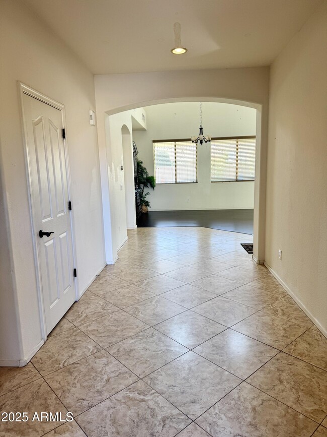 Building Photo - 3641 E Kingbird Pl